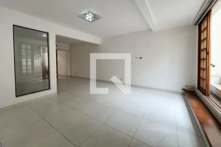 Casa com 3 Quartos à venda, 230m² no Indianópolis, São Paulo