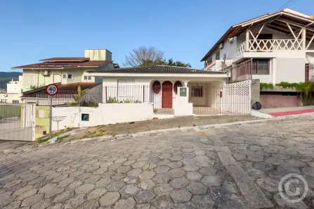 Casa com 3 Quartos para alugar, 136m² no Trindade, Florianópolis