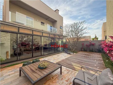 Casa de Condomínio com 3 Quartos à venda, 200m² no Esperança, Londrina