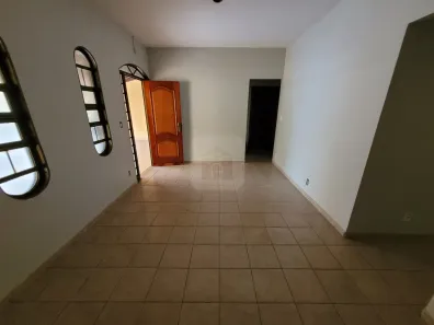Imóvel Comercial com 3 Quartos para alugar, 110m² no Santa Mônica, Uberlândia