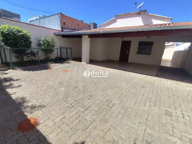 Casa com 3 Quartos para alugar, 150m² no Jardim Botânico, Uberlândia