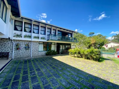 Casa com 4 Quartos à venda, 240m² no Valparaíso, Petrópolis