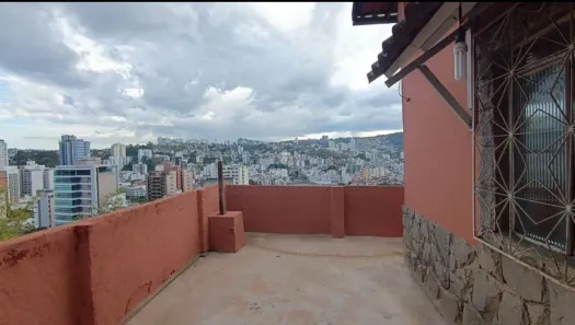 Casa com 3 Quartos à venda, 320m² no Bom Pastor, Juiz de Fora