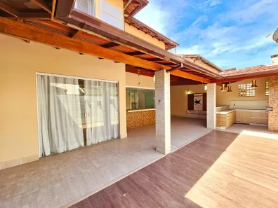 Casa com 4 Quartos à venda, 250m² no Santa Luzia, Serra
