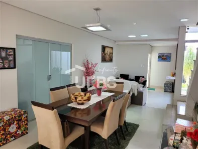 Sobrado com 3 Quartos à venda, 275m² no Santa Rosa, Uberlândia