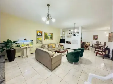 Casa com 5 Quartos à venda, 300m² no Cambeba, Fortaleza