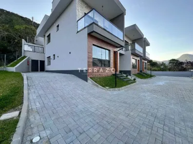 Casa com 3 Quartos à venda, 131m² no Golfe, Teresópolis
