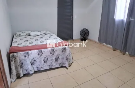 Casa com 5 Quartos para alugar, 98m² no Centro, Montes Claros