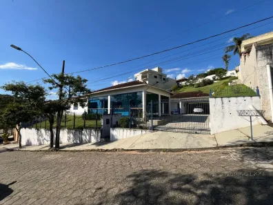 Casa com 4 Quartos à venda, 300m² no Vale dos Pinheiros, São Lourenço