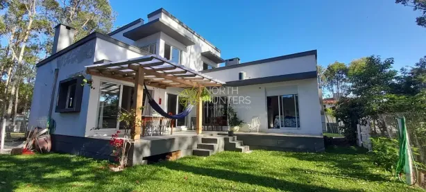 Casa de Condomínio com 2 Quartos à venda, 190m² no Ponta das Canas, Florianópolis