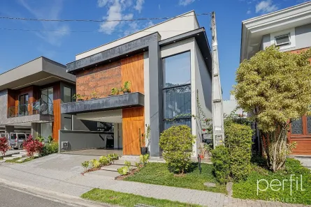 Casa com 3 Quartos à venda, 240m² no Vila Nova, Joinville