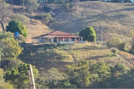 Fazenda/Sítio com 3 Quartos à venda, 31490m² no , Pratápolis