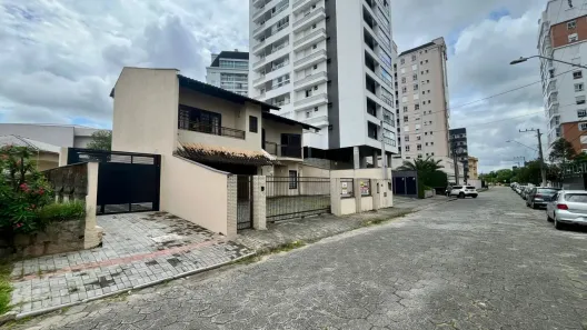 Casa com 3 Quartos à venda, 275m² no Saguaçu, Joinville
