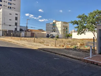 Lote/Terreno à venda, 720m² no Santa Mônica, Uberlândia
