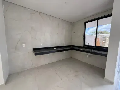 Sobrado com 4 Quartos à venda, 138m² no Guaribas, Eusébio