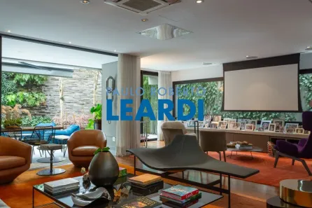 Casa com 3 Quartos à venda, 350m² no Jardim Luzitânia, São Paulo