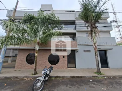 Apartamento com 2 Quartos para alugar, 45m² no Marta Helena, Uberlândia