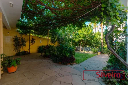 Casa com 4 Quartos para venda ou aluguel, 300m² no Vila Ipiranga, Porto Alegre