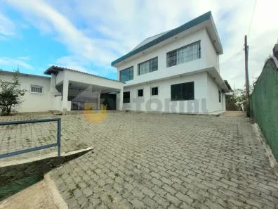 Sobrado com 4 Quartos à venda, 289m² no Balneário Gardem Mar, Caraguatatuba