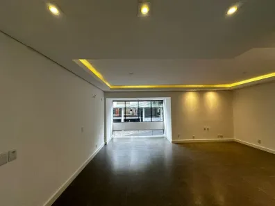 Apartamento com 3 Quartos para alugar, 179m² no Petrópolis, Porto Alegre