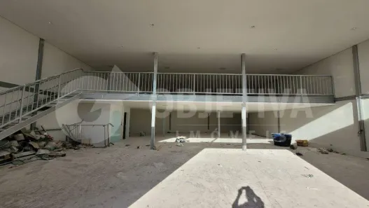 Galpão/Depósito/Armazém para alugar, 420m² no Segismundo Pereira, Uberlândia