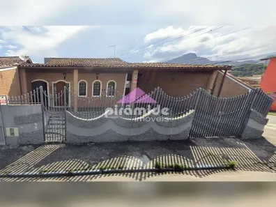 Casa com 4 Quartos à venda, 210m² no Centro, Caraguatatuba