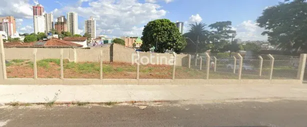 Lote/Terreno à venda, 470m² no Osvaldo Rezende, Uberlândia