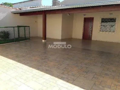 Casa com 3 Quartos para alugar, 150m² no Jardim Botânico, Uberlândia