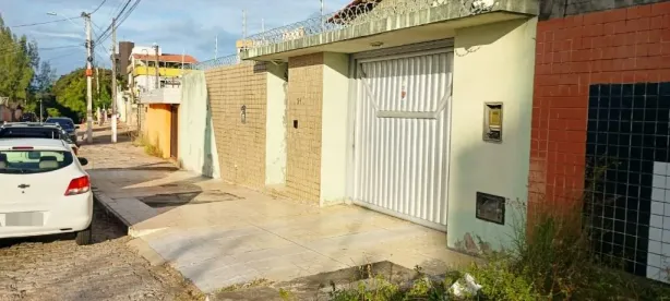 Casa com 3 Quartos à venda, 285m² no Candelária, Natal