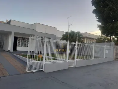 Casa com 6 Quartos para alugar, 350m² no Jardim Shangri-la A, Londrina