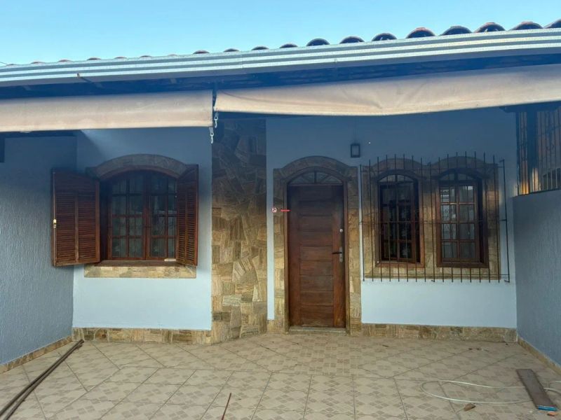 Casa com 3 quartos — Santa Amélia, Belo Horizonte