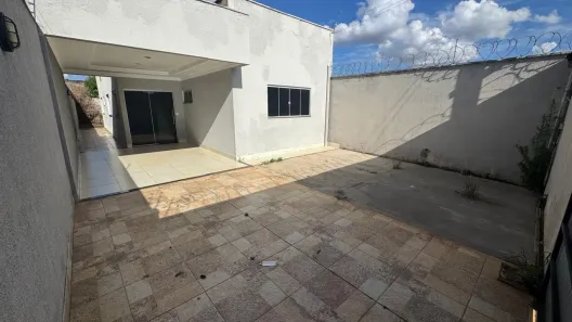 Casa com 3 Quartos para alugar, 107m² no Jardim Helvécia, Aparecida de Goiânia