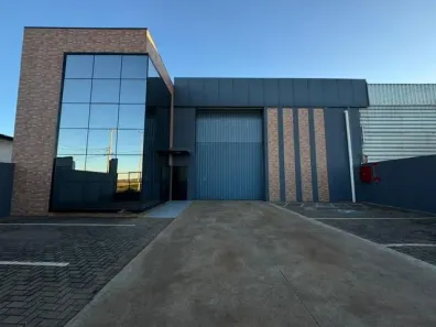 Casa com 1 Quarto para alugar, 550m² no Santos Dumont, Cascavel