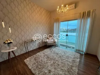 Imóvel Comercial com 4 Quartos à venda, 242m² no Cidade Jardim, Uberlândia