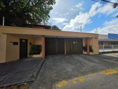 Casa com 4 Quartos à venda, 334m² no Guararapes, Fortaleza