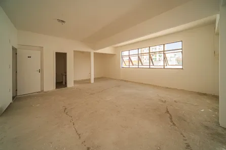 Sala Comercial à venda, 81m² no Estrela Sul, Juiz de Fora