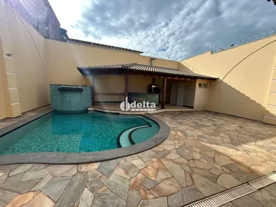 Casa com 3 Quartos à venda, 285m² no Saraiva, Uberlândia