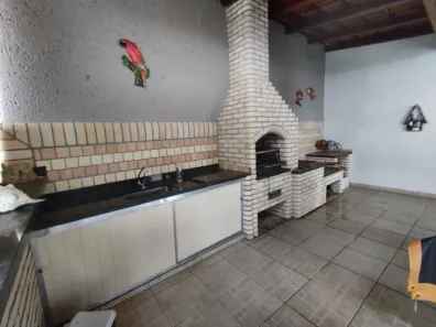 Casa com 3 Quartos à venda, 240m² no Jardim Colina, Uberlândia