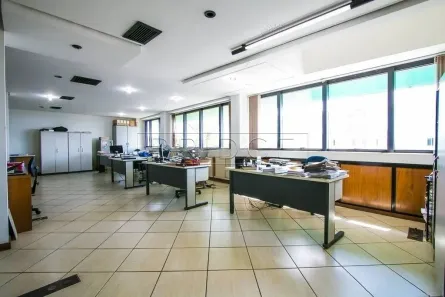 Sala Comercial à venda, 328m² no Navegantes, Porto Alegre