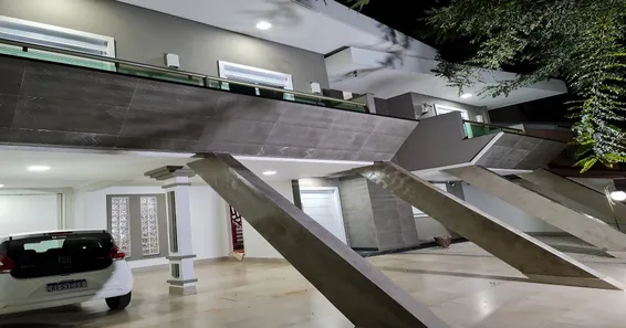 Sobrado com 5 Quartos à venda, 700m² no Zona 04, Maringá