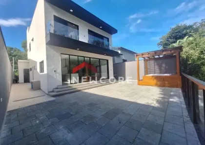 Sobrado com 4 Quartos à venda, 278m² no Park Imperial, Caraguatatuba