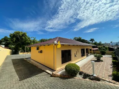 Casa com 4 Quartos à venda, 300m² no Dos Estados, Timbó
