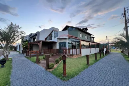 Sobrado com 3 Quartos à venda, 320m² no Recanto Tropical, Cascavel