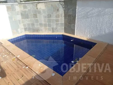 Casa com 5 Quartos para alugar, 250m² no Cazeca, Uberlândia