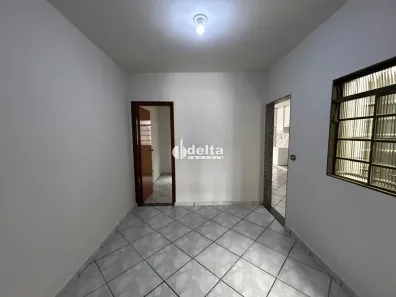 Casa com 3 Quartos para alugar, 100m² no Jaraguá, Uberlândia