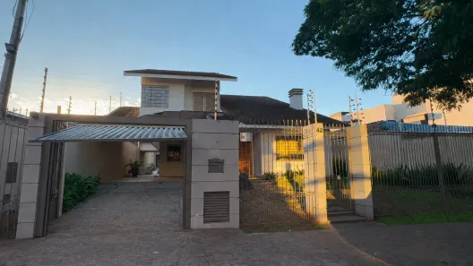 Sobrado para alugar, 422m² no Zona 04, Maringá