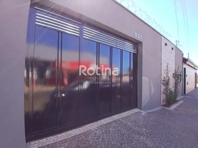 Casa com 2 Quartos para alugar, 100m² no São Jorge, Uberlândia