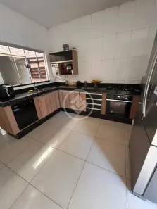 Casa com 3 Quartos à venda, 155m² no Jardim Holanda, Uberlândia