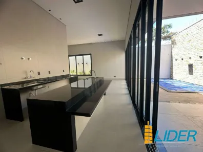 Casa com 3 Quartos à venda, 215m² no Saraiva, Uberlândia