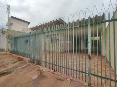 Casa com 5 Quartos para alugar, 247m² no Parque Industrial, São José do Rio Preto